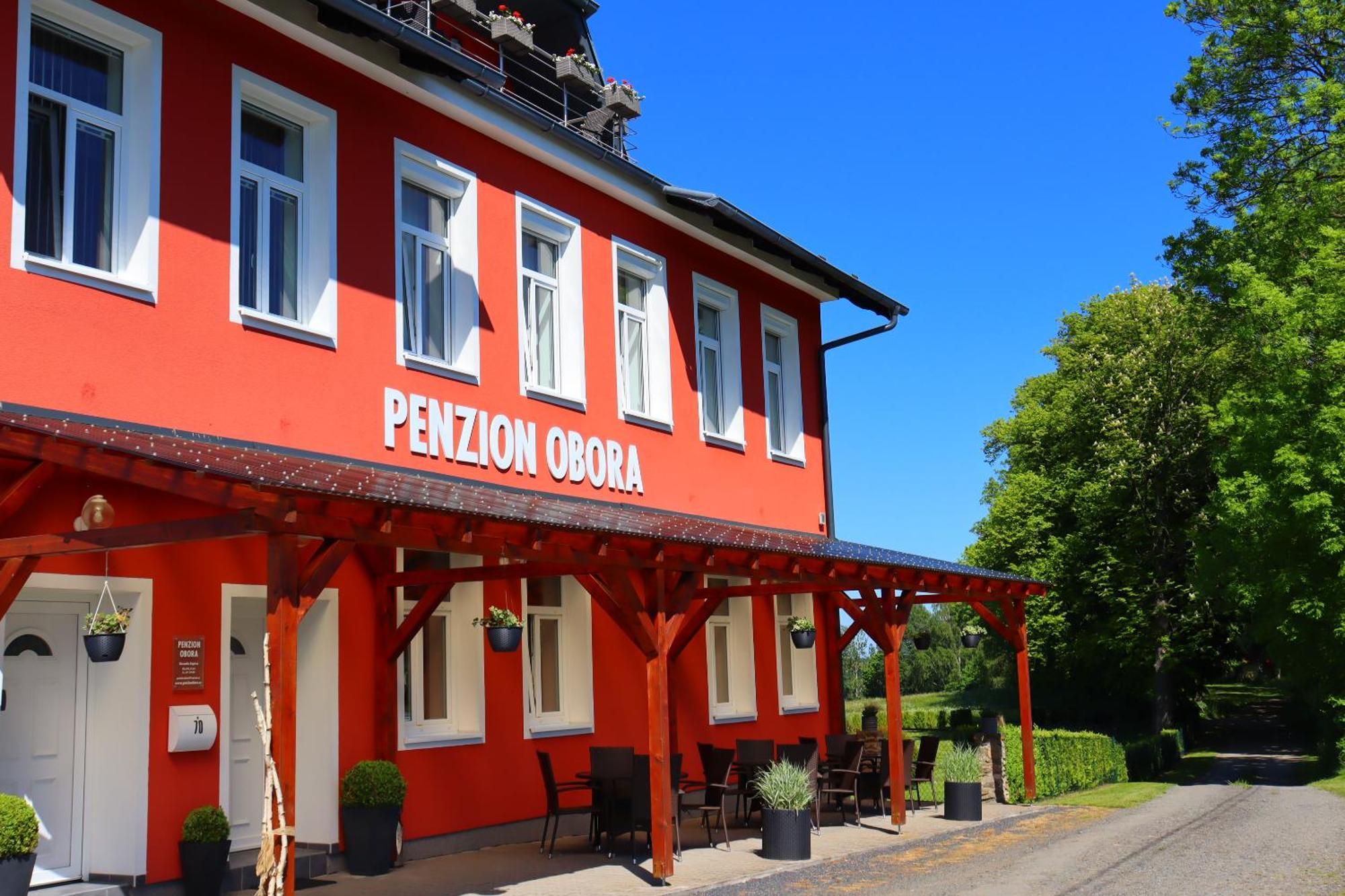 Hotel Penzion Obora à Tachov  Extérieur photo